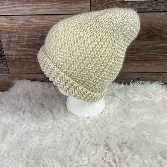 Crocheted Chunky Knit Beanie Hat Off White Adult Size - Picture 7 of 9
